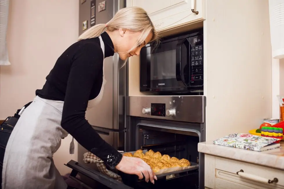 Double-oven-kitchen-cabinet